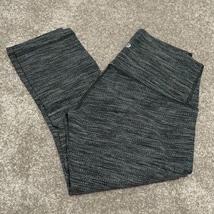 Lululemon sweater print Capri